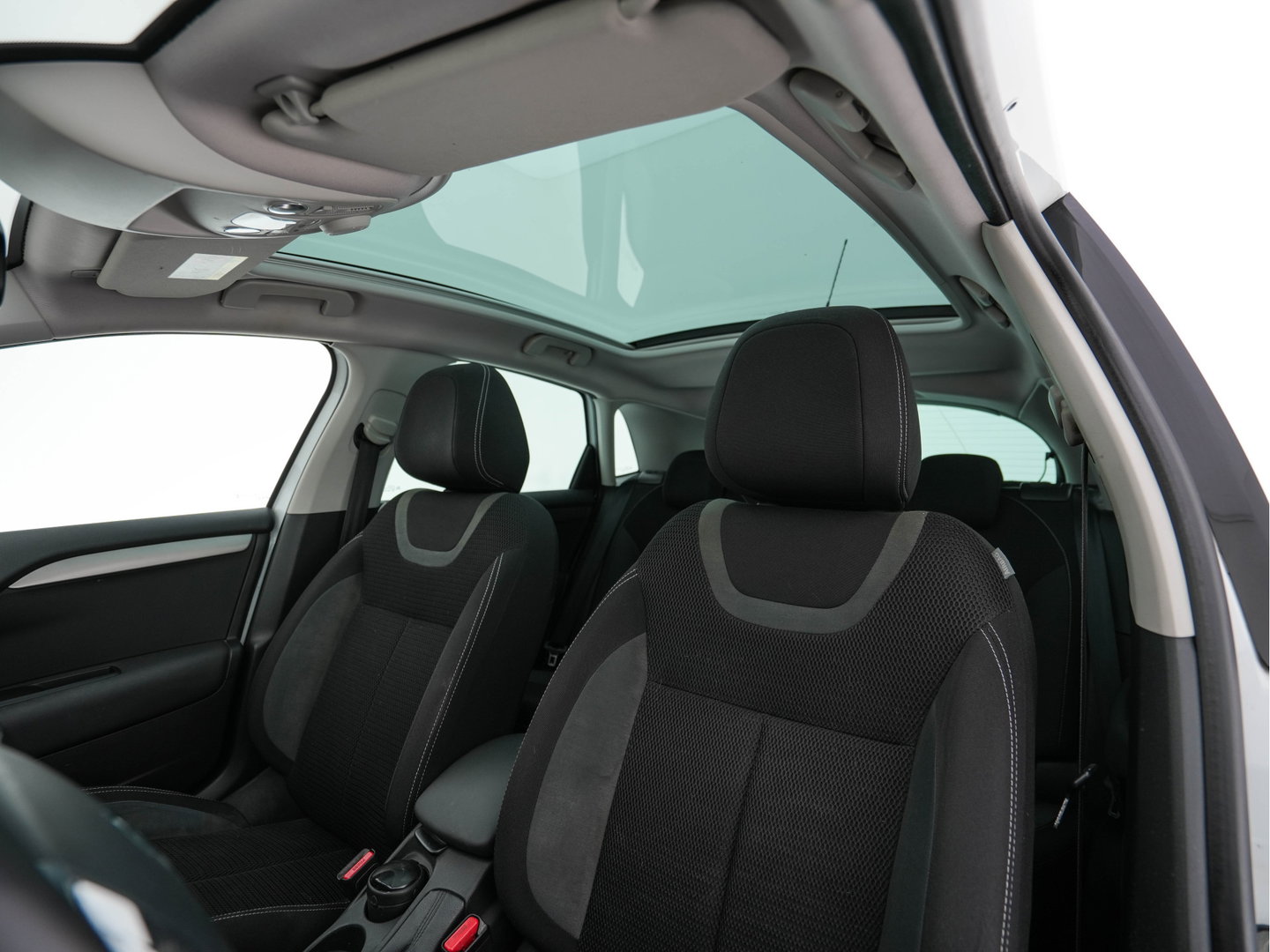 Citroën C4 1.6 BlueHDi Feel *PANO | SPORT-SEATS | PDC | PRIVACY-GLASS | ECC | CRUISE | TOWBAR*