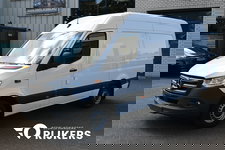 Mercedes-Benz Sprinter - 319 CDI 3.0 V6 L2H2 3500 kg Trekhaak, Geveerde stoelen, MBUX navigatie en camera