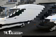 Mercedes-Benz eSprinter - 320 L2H2 Pro 81kWh Snellader, Navigatie, Trekhaak, Winterpakket, Etc.