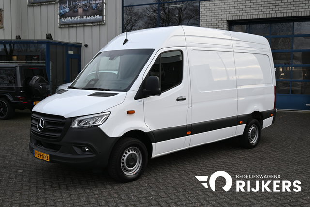Mercedes-Benz Sprinter - 317 CDI L2H2 Pro LED, Geveerde stoel, Navigatie met camera