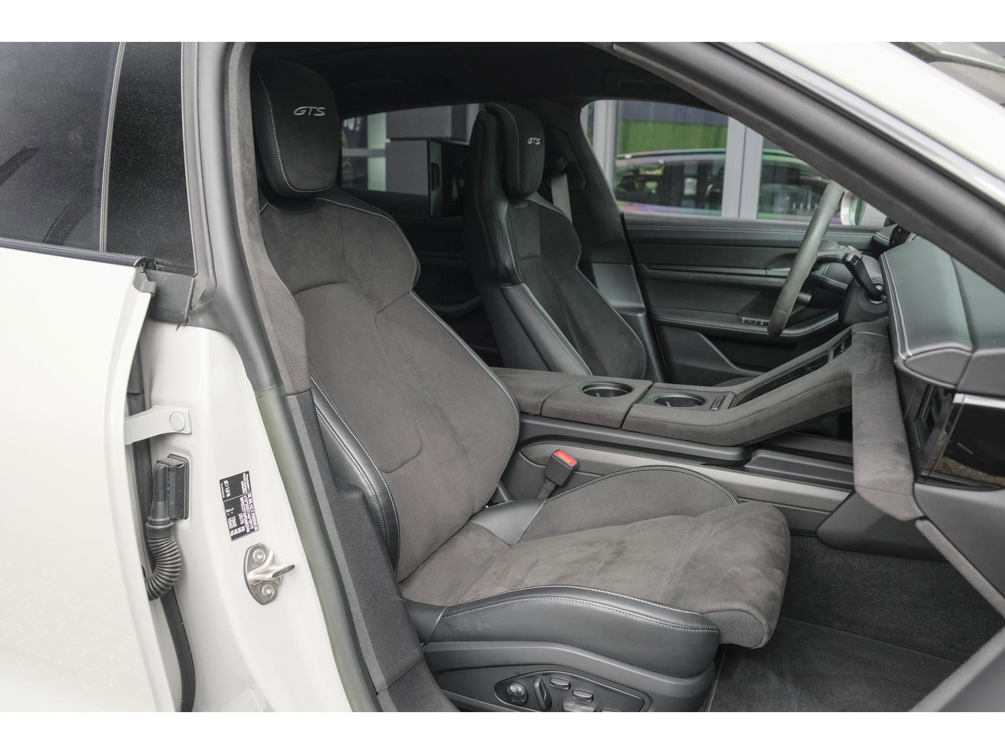 Porsche Taycan Sport Turismo GTS 598pk 93 kWh Panoramadak *SOH 93%* *incl BTW* Bijrijdersdisplay Rear seat entertainment Head-up Bose NLauto 1e Eigenaar