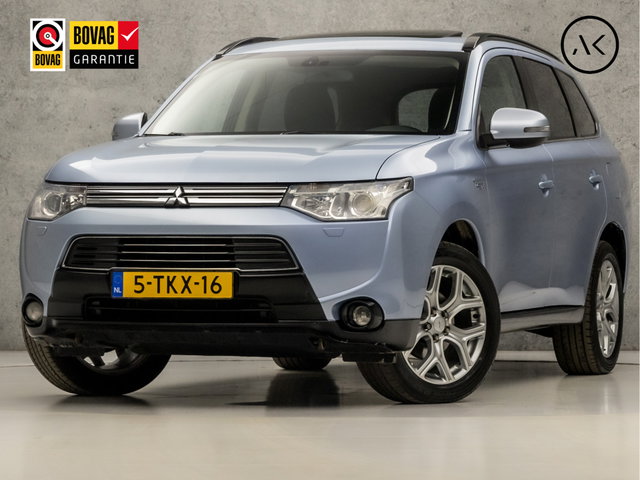 Mitsubishi Outlander - 2.0 PHEV Deluxe 203Pk Automaat (SCHUIFDAK, NAVIGATIE, LEDER, CAMERA, STOELVERWARMING, SPORTSTOELEN, GETINT GLAS, ELEK ACHTERKLEP, NIEUWSTAAT)