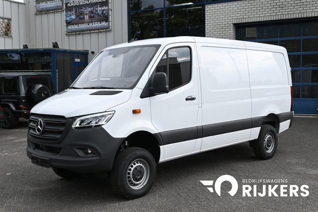 Mercedes-Benz Sprinter - 319 CDI L2H1 4x4 LED, Trekhaak, MBUX met camera en parkeerpakket