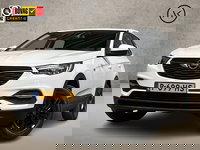 Opel Grandland X - 1.2 Turbo Sport (APPLE CARPLAY, NAVIGATIE, CLIMATE, STUUR/STOELVERWARMING, SPORTSTOELEN, GETINT GLAS, TREKHAAK, PARKEERSENSOREN, CRUISE, NIEUWSTAAT)