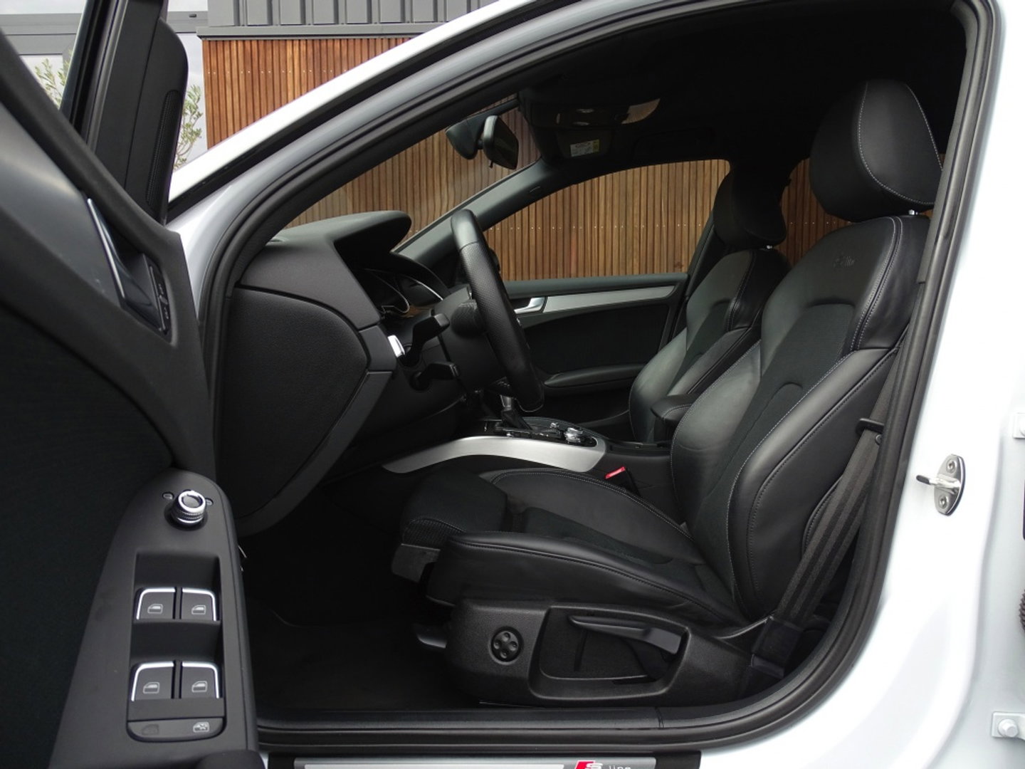 Audi A4 Avant 1.8 TFSI 170PK automaat / S-Line / S-Edition / MMI / LED