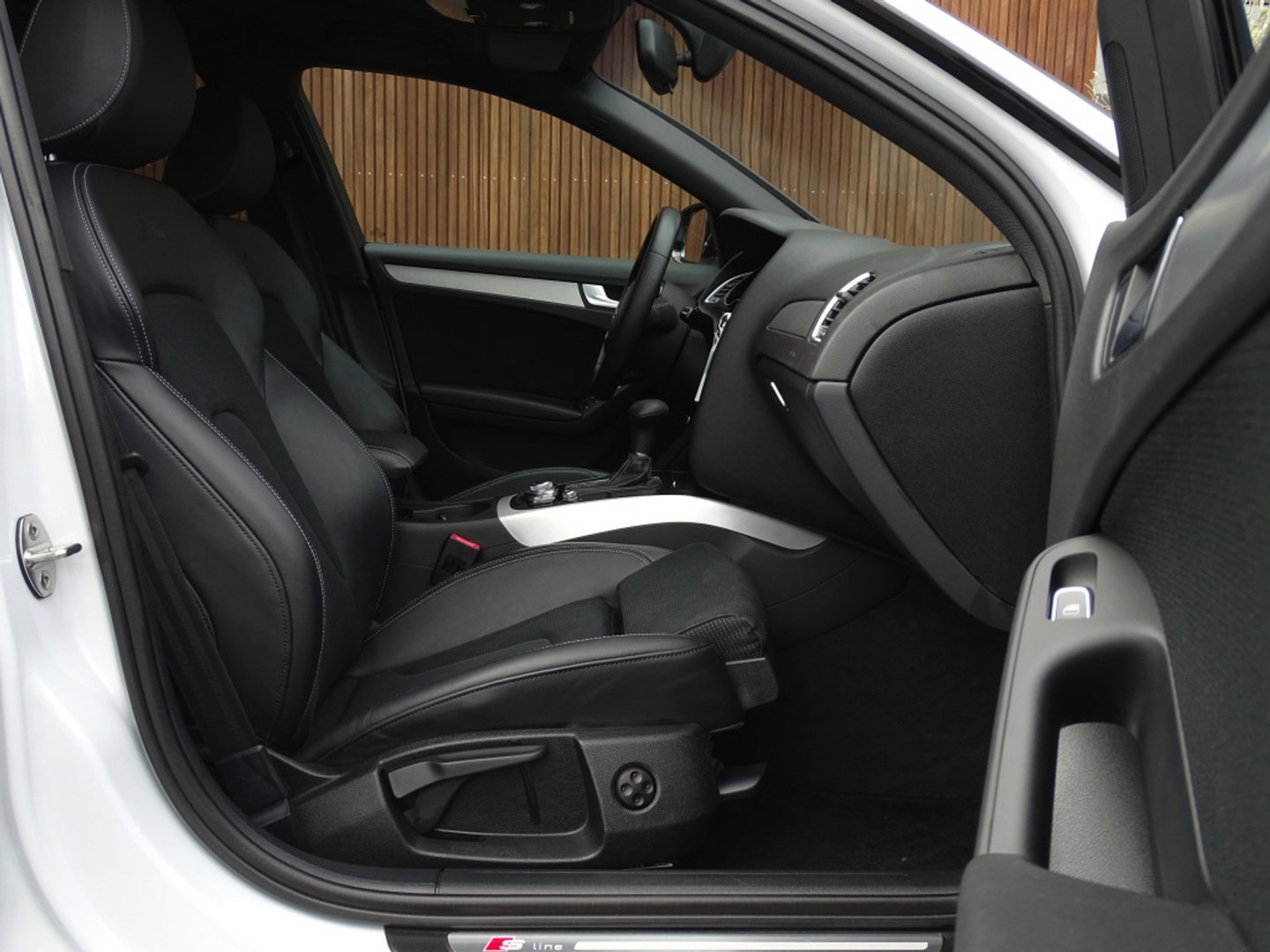 Audi A4 Avant 1.8 TFSI 170PK automaat / S-Line / S-Edition / MMI / LED