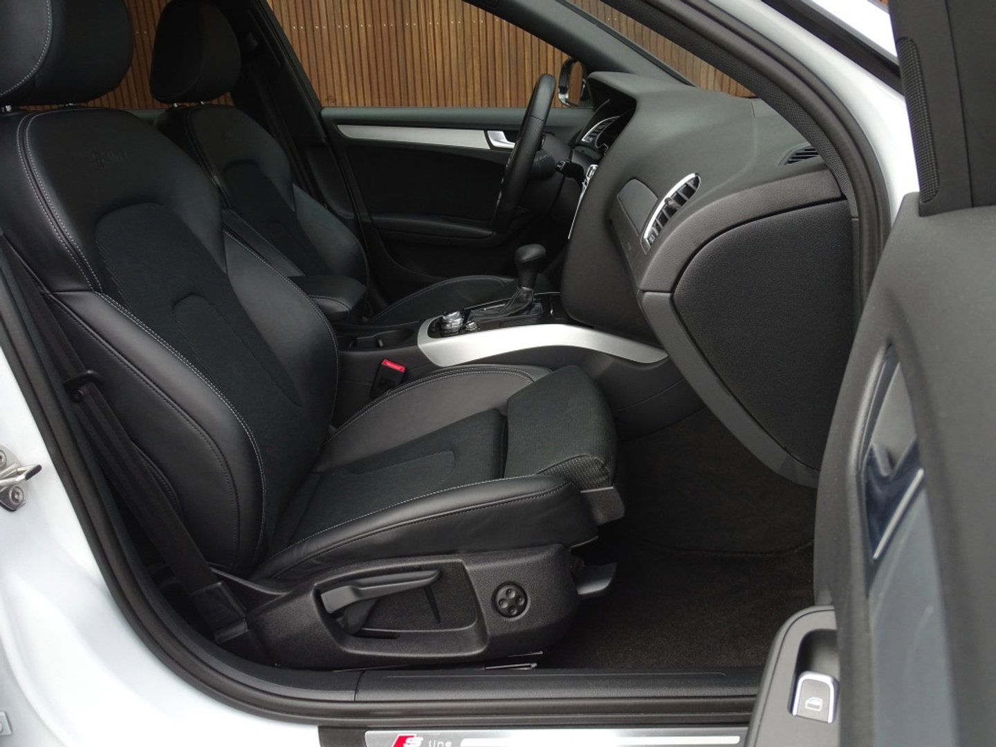 Audi A4 Avant 1.8 TFSI 170PK automaat / S-Line / S-Edition / MMI / LED