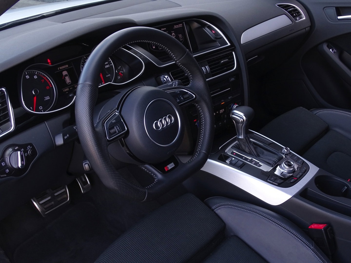 Audi A4 Avant 1.8 TFSI 170PK automaat / S-Line / S-Edition / MMI / LED