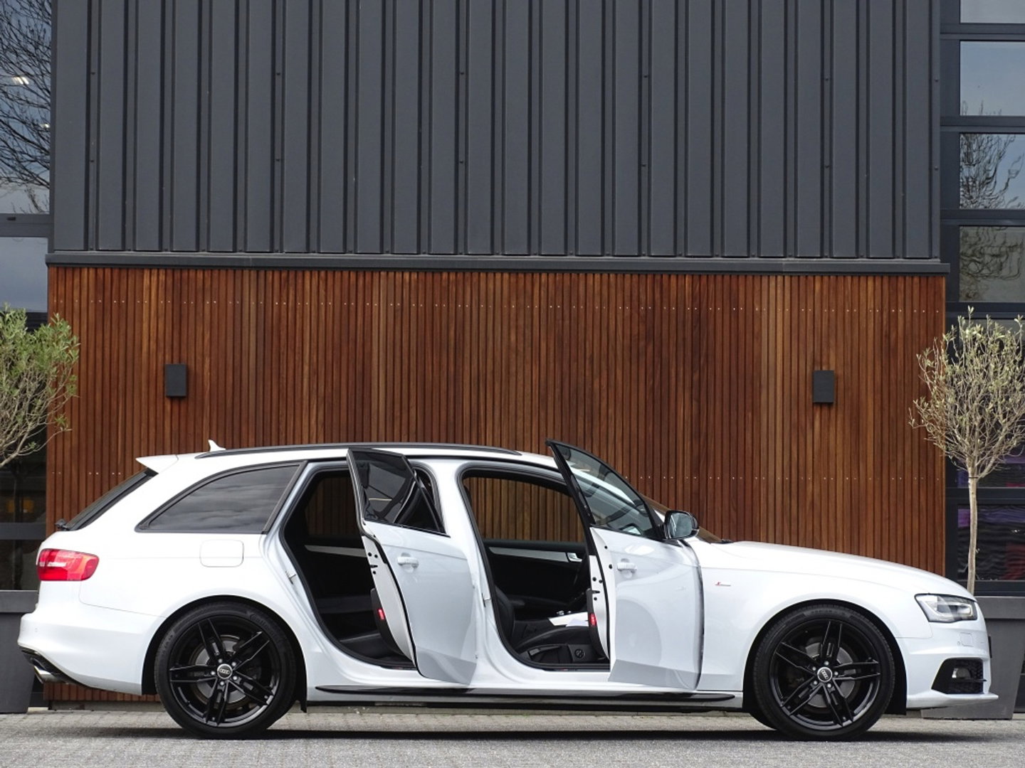 Audi A4 Avant 1.8 TFSI 170PK automaat / S-Line / S-Edition / MMI / LED