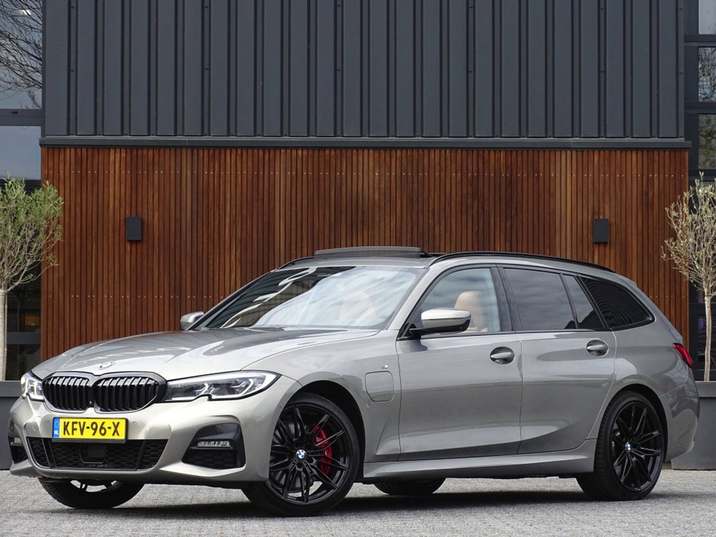 BMW 3 Serie touring 330e 292PK X-Drive M-Sport / Individual / Harman Kardon / 360°