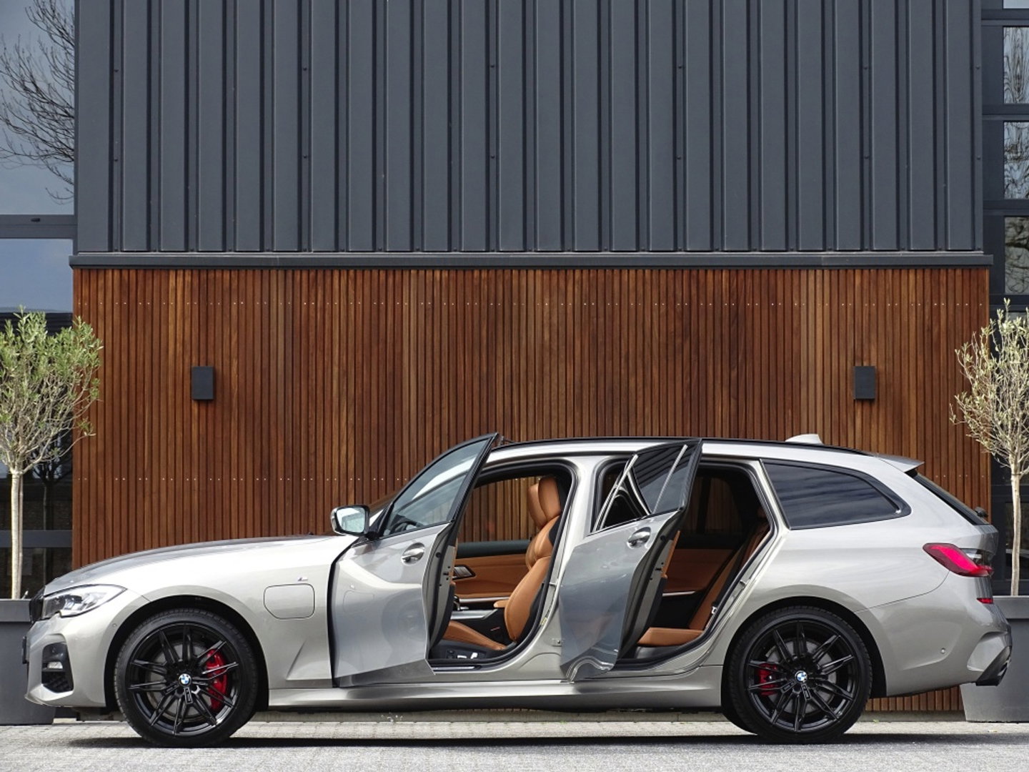 BMW 3 Serie touring 330e 292PK X-Drive M-Sport / Individual / Harman Kardon / 360°