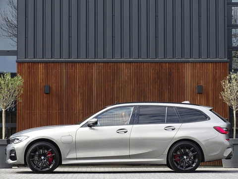 BMW 3 Serie touring 330e 292PK X-Drive M-Sport / Individual / Harman Kardon / 360°