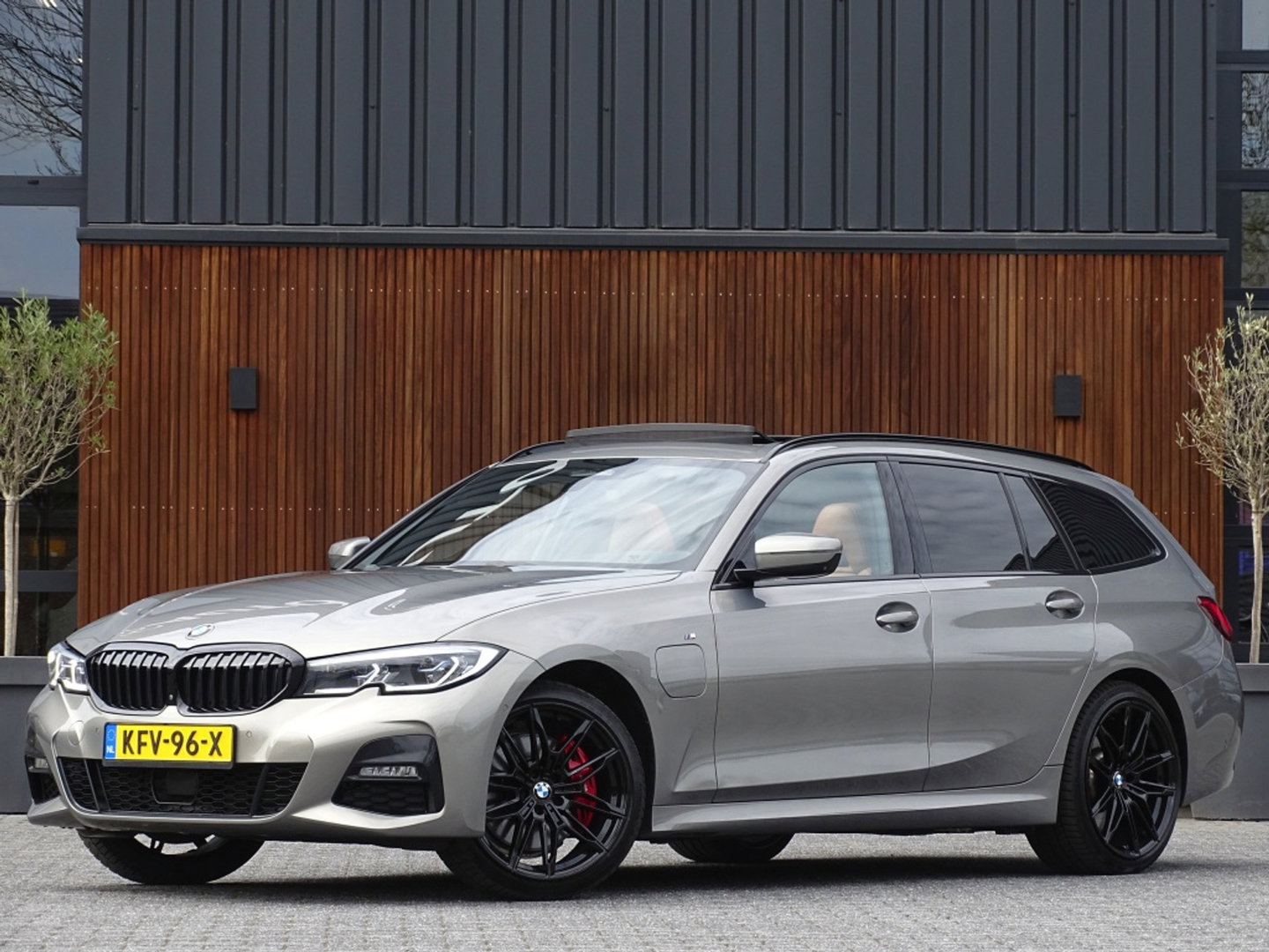 BMW 3 Serie touring 330e 292PK X-Drive M-Sport / Individual / Harman Kardon / 360°