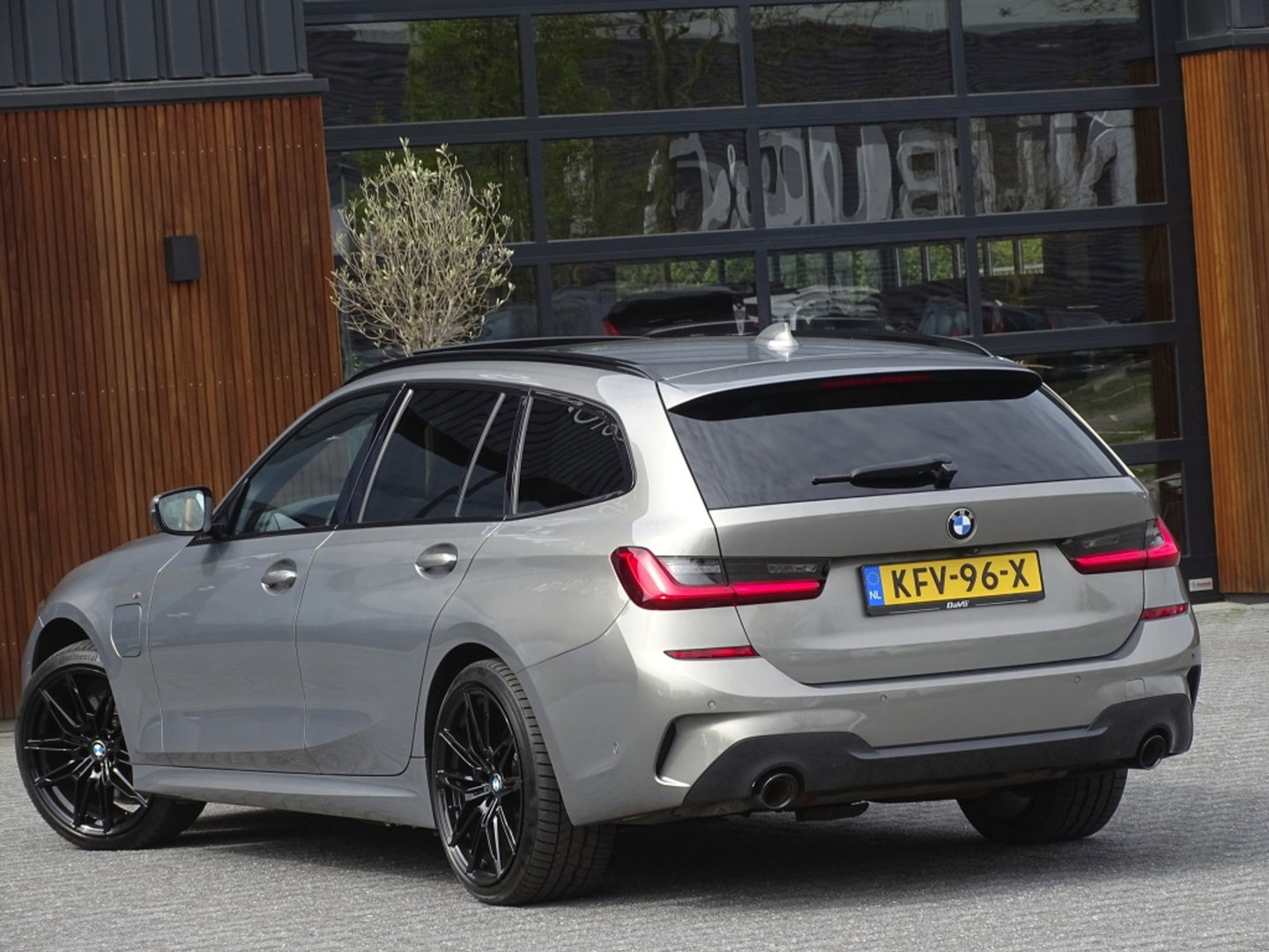 BMW 3 Serie touring 330e 292PK X-Drive M-Sport / Individual / Harman Kardon / 360°