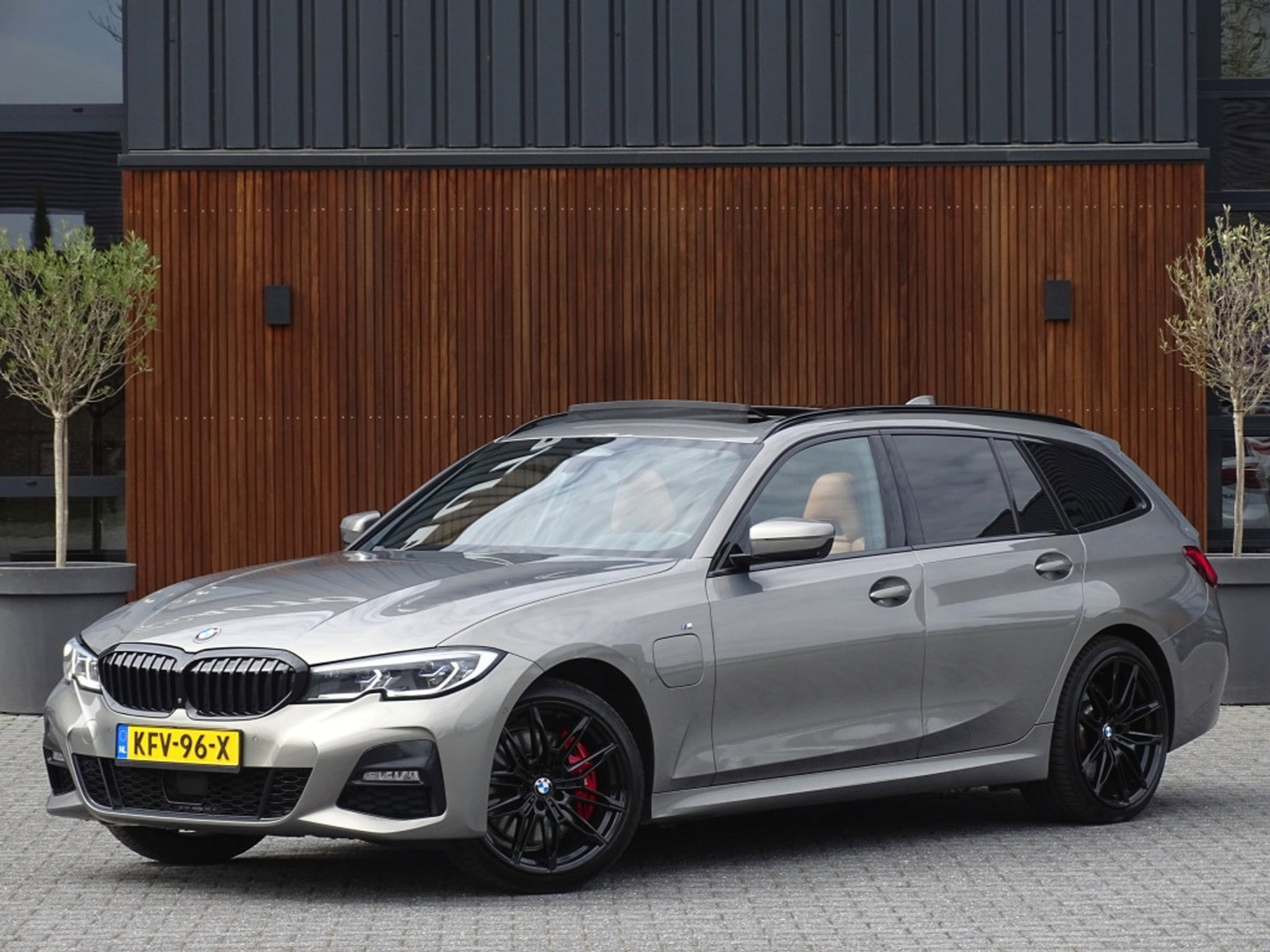 BMW 3 Serie touring 330e 292PK X-Drive M-Sport / Individual / Harman Kardon / 360°