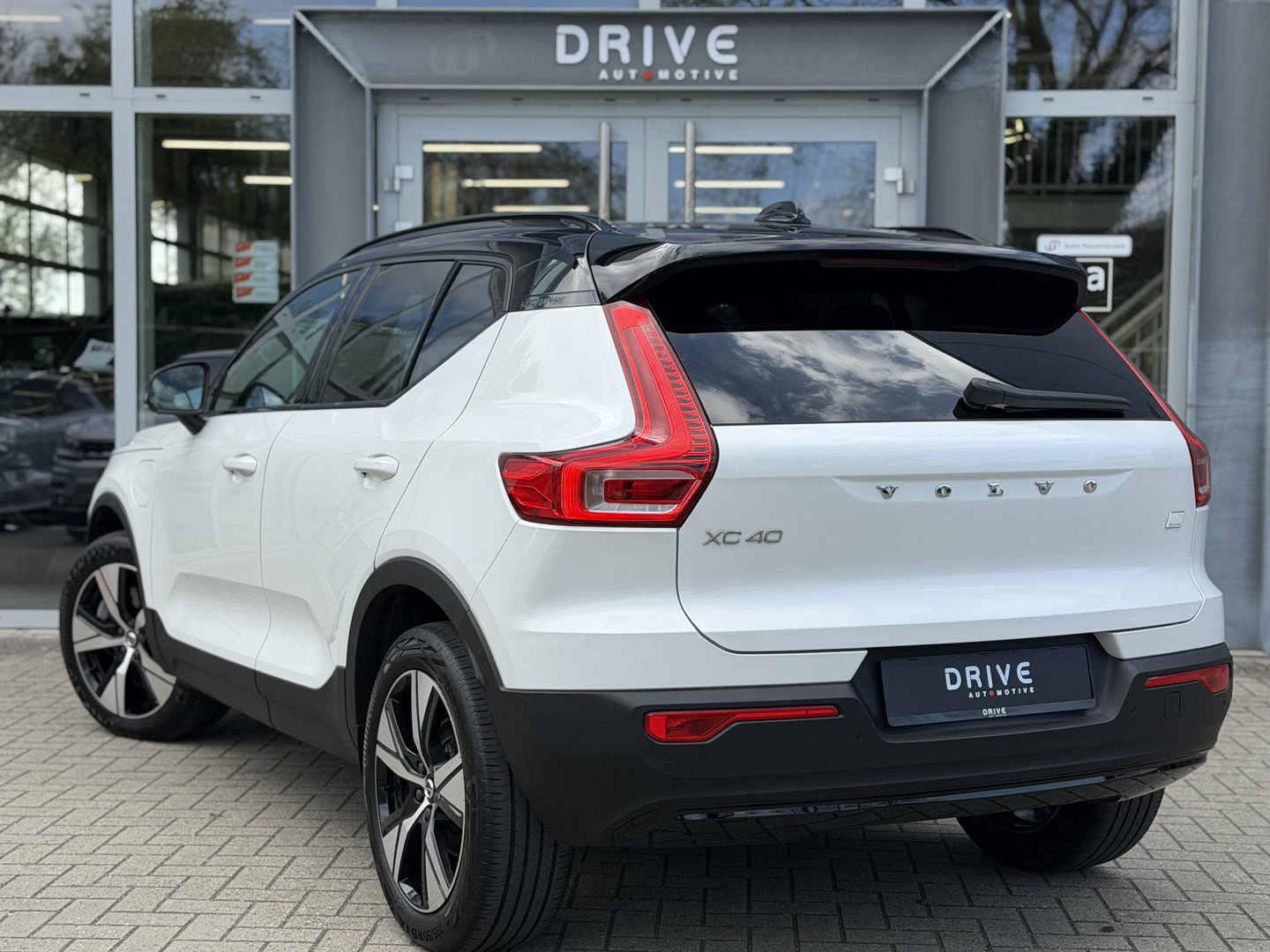Volvo XC40 1.5 T4 Recharge R-Design |H/K|AutoPilot|Winterpakket|Cam