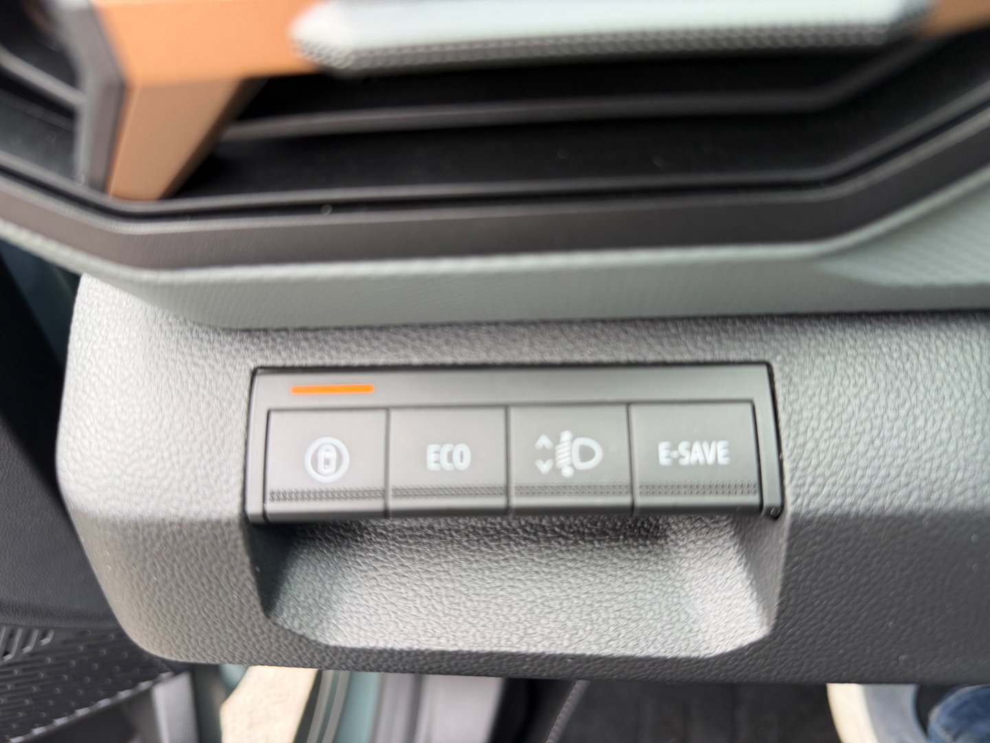 Dacia Duster 1.6 Hybrid 140 Extreme 360" CAMERA CARLAY NAVI STOEL/ VERW. LED-XENON