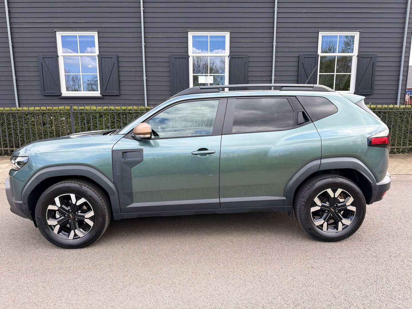Dacia Duster 1.6 Hybrid 140 Extreme 360" CAMERA CARLAY NAVI STOEL/ VERW. LED-XENON