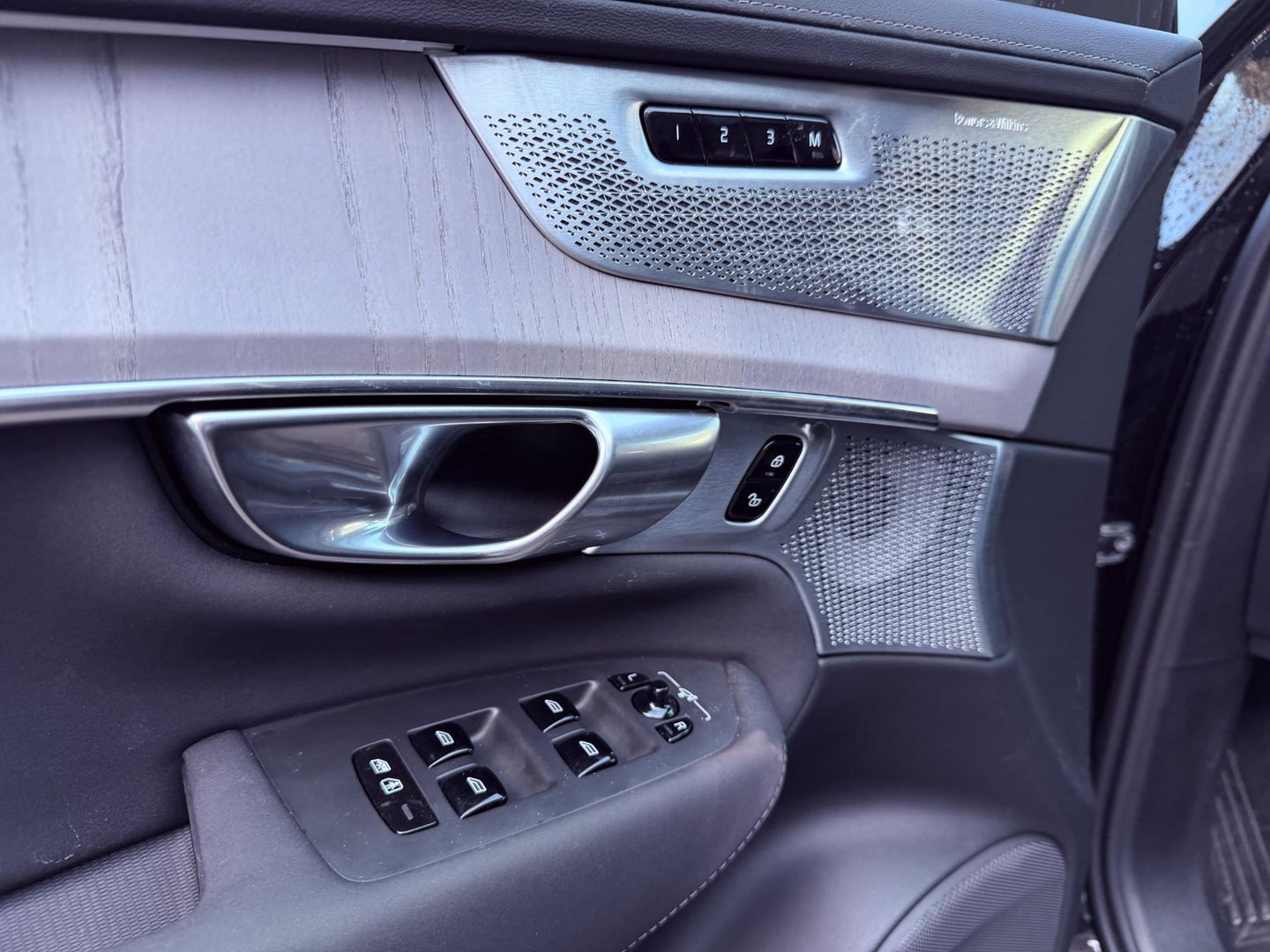 Volvo XC90 2.0 T8 Plug-in hybrid AWD Plus Dark