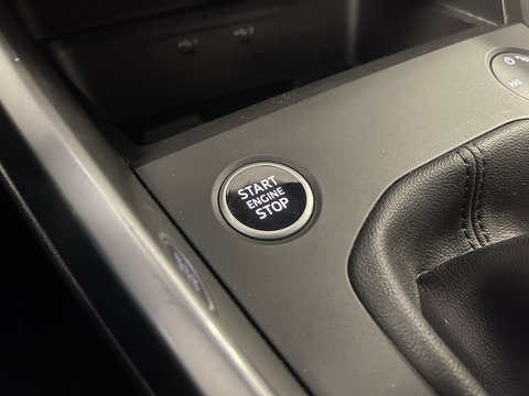 Audi A3 Sportback 30 TFSI Advanced edition | Draadloze Apple Carplay | DAB | Virtuele Cockpit | Zwarte Hemel | Origineel Nederlands | Lane Assist | Start & stop |