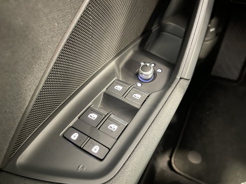 Audi A3 Sportback 30 TFSI Advanced edition | Draadloze Apple Carplay | DAB | Virtuele Cockpit | Zwarte Hemel | Origineel Nederlands | Lane Assist | Start & stop |