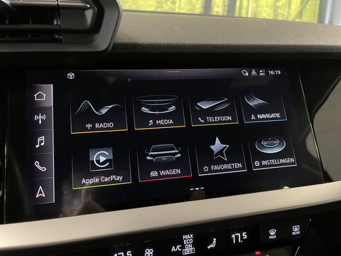 Audi A3 Sportback 30 TFSI Advanced edition | Draadloze Apple Carplay | DAB | Virtuele Cockpit | Zwarte Hemel | Origineel Nederlands | Lane Assist | Start & stop |