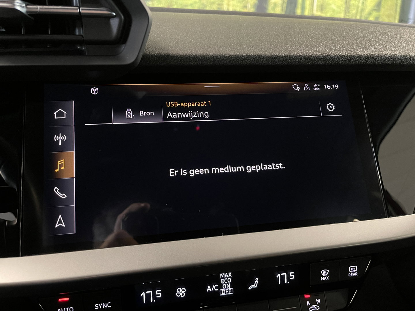 Audi A3 Sportback 30 TFSI Advanced edition | Draadloze Apple Carplay | DAB | Virtuele Cockpit | Zwarte Hemel | Origineel Nederlands | Lane Assist | Start & stop |