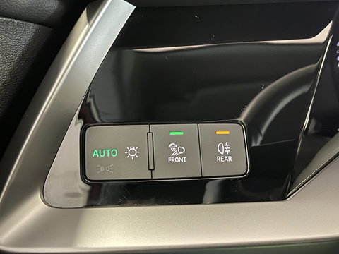 Audi A3 Sportback 30 TFSI Advanced edition | Draadloze Apple Carplay | DAB | Virtuele Cockpit | Zwarte Hemel | Origineel Nederlands | Lane Assist | Start & stop |