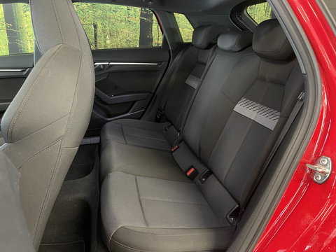 Audi A3 Sportback 30 TFSI Advanced edition | Draadloze Apple Carplay | DAB | Virtuele Cockpit | Zwarte Hemel | Origineel Nederlands | Lane Assist | Start & stop |