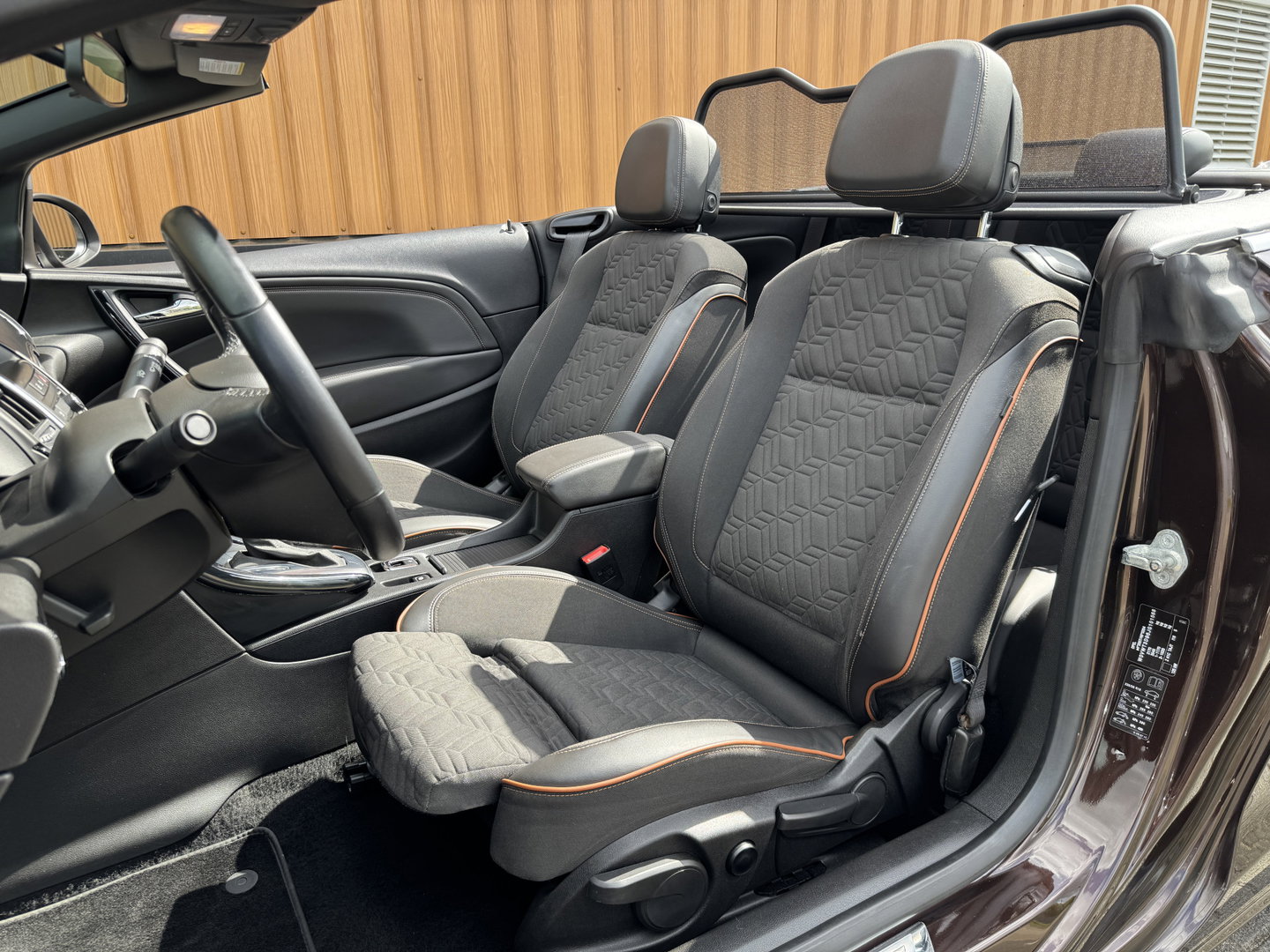 Opel Cascada 1.6 Turbo Innovation | 170 PK! | Automaat | Stoelverwarming | Parkeersensoren | Navigatie | Cruise Control | 18" Lichtmetaal |