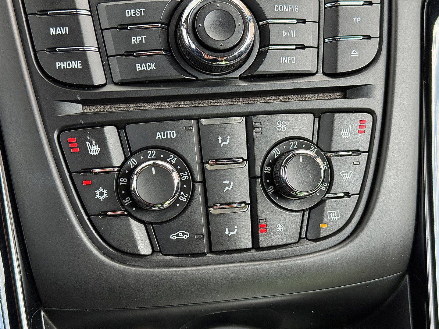 Opel Cascada 1.6 Turbo Innovation | 170 PK! | Automaat | Stoelverwarming | Parkeersensoren | Navigatie | Cruise Control | 18" Lichtmetaal |