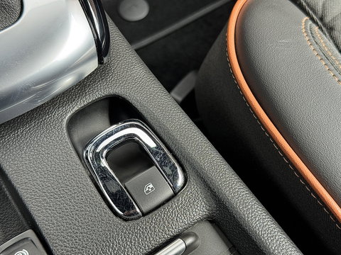 Opel Cascada 1.6 Turbo Innovation | 170 PK! | Automaat | Stoelverwarming | Parkeersensoren | Navigatie | Cruise Control | 18" Lichtmetaal |