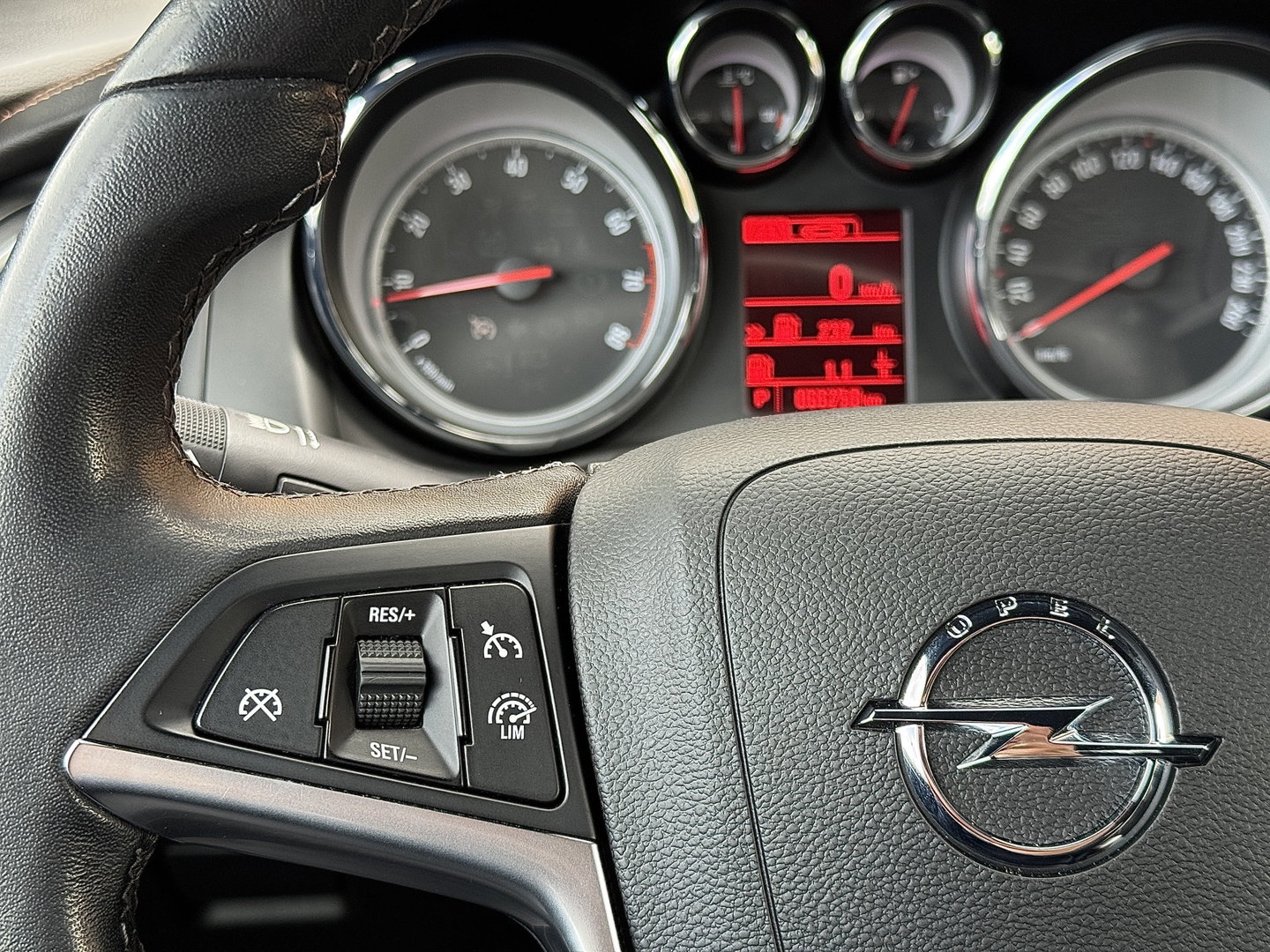 Opel Cascada 1.6 Turbo Innovation | 170 PK! | Automaat | Stoelverwarming | Parkeersensoren | Navigatie | Cruise Control | 18" Lichtmetaal |