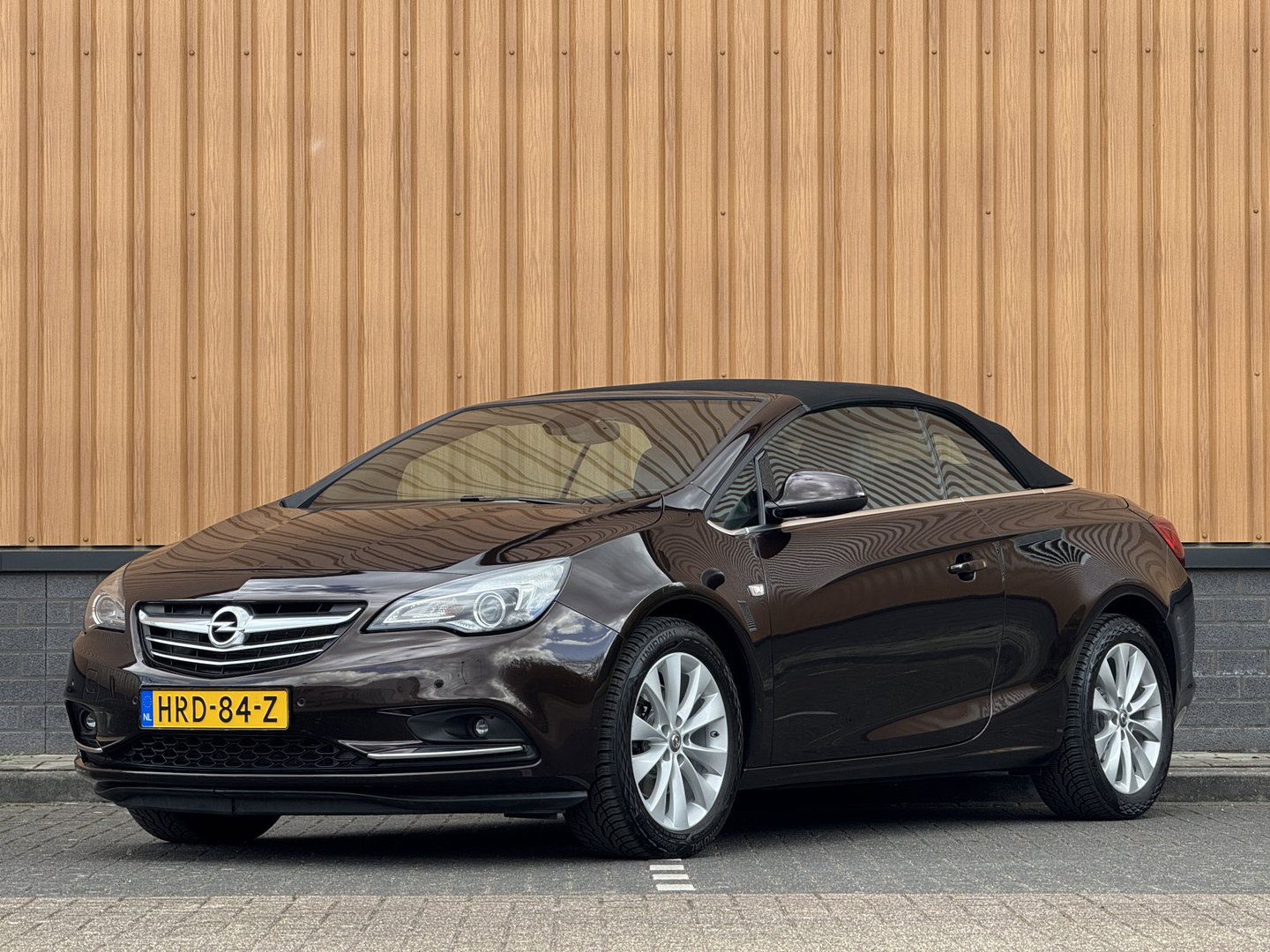 Opel Cascada 1.6 Turbo Innovation | 170 PK! | Automaat | Stoelverwarming | Parkeersensoren | Navigatie | Cruise Control | 18" Lichtmetaal |