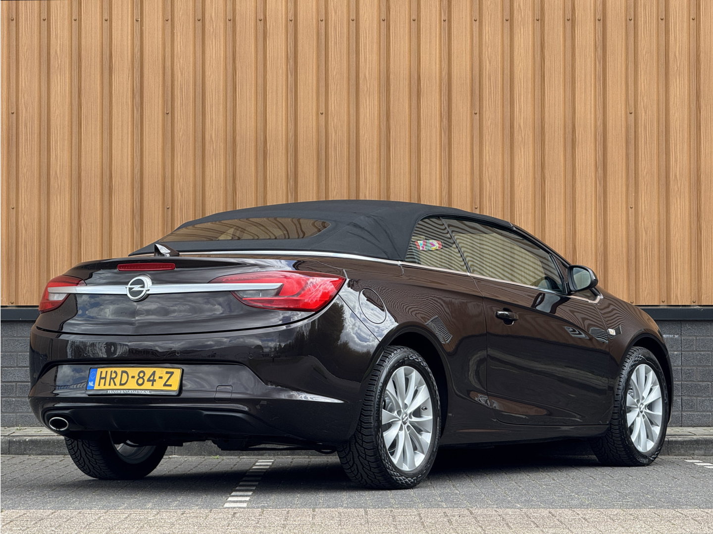 Opel Cascada 1.6 Turbo Innovation | 170 PK! | Automaat | Stoelverwarming | Parkeersensoren | Navigatie | Cruise Control | 18" Lichtmetaal |