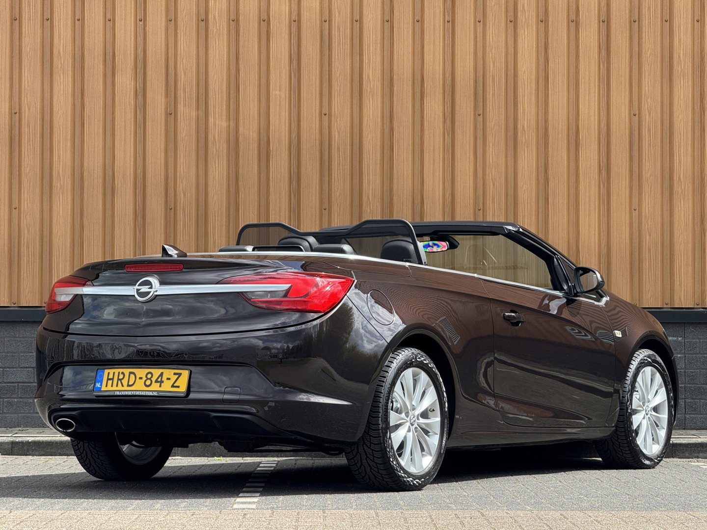 Opel Cascada 1.6 Turbo Innovation | 170 PK! | Automaat | Stoelverwarming | Parkeersensoren | Navigatie | Cruise Control | 18" Lichtmetaal |