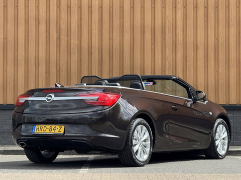 Opel Cascada 1.6 Turbo Innovation | 170 PK! | Automaat | Stoelverwarming | Parkeersensoren | Navigatie | Cruise Control | 18" Lichtmetaal |