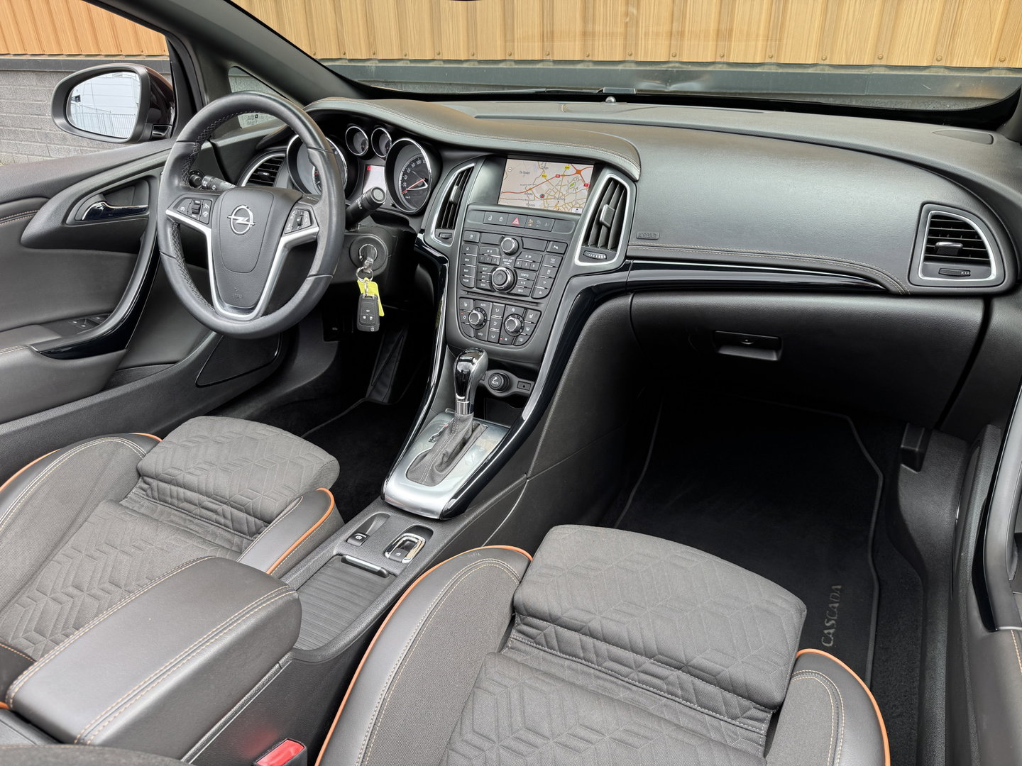 Opel Cascada 1.6 Turbo Innovation | 170 PK! | Automaat | Stoelverwarming | Parkeersensoren | Navigatie | Cruise Control | 18" Lichtmetaal |