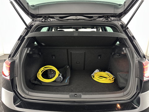 Volkswagen Golf 1.4 TSI PHEV GTE (Plug-in) (INCL-BTW) Aut. *PANO | ADAPTIVE-CRUISE | FULL-LED | DIGI-COCKPIT | BLINDSPOT | HEATED-SPORTSEATS | KEYLESS | NAVI-FULLMAP | AMBIENTLIGHT | SHIFTPADDLES | PRIVACY-GLASS | ECC | PDC | 18''ALU*