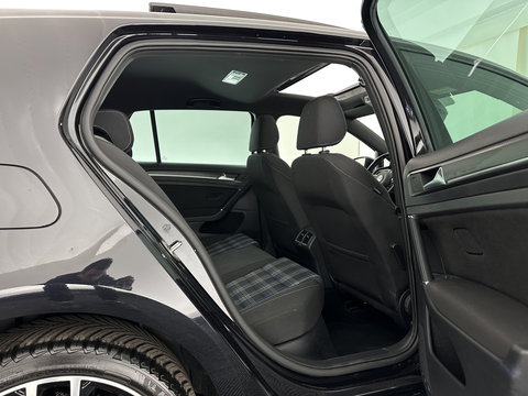 Volkswagen Golf 1.4 TSI PHEV GTE (Plug-in) (INCL-BTW) Aut. *PANO | ADAPTIVE-CRUISE | FULL-LED | DIGI-COCKPIT | BLINDSPOT | HEATED-SPORTSEATS | KEYLESS | NAVI-FULLMAP | AMBIENTLIGHT | SHIFTPADDLES | PRIVACY-GLASS | ECC | PDC | 18''ALU*