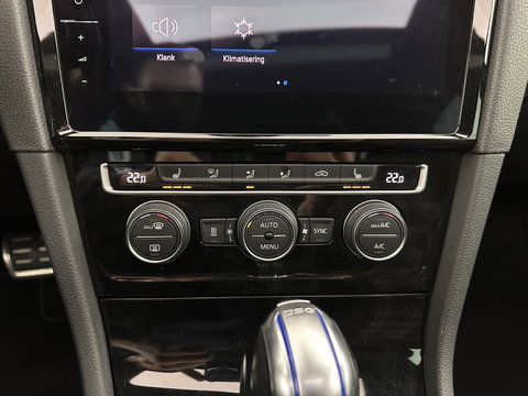 Volkswagen Golf 1.4 TSI PHEV GTE (Plug-in) (INCL-BTW) Aut. *PANO | ADAPTIVE-CRUISE | FULL-LED | DIGI-COCKPIT | BLINDSPOT | HEATED-SPORTSEATS | KEYLESS | NAVI-FULLMAP | AMBIENTLIGHT | SHIFTPADDLES | PRIVACY-GLASS | ECC | PDC | 18''ALU*