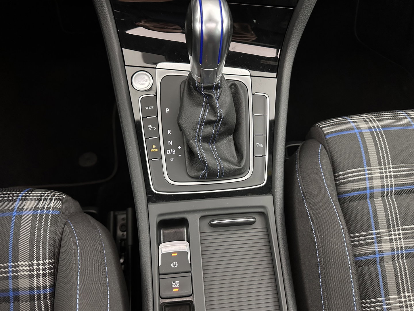 Volkswagen Golf 1.4 TSI PHEV GTE (Plug-in) (INCL-BTW) Aut. *PANO | ADAPTIVE-CRUISE | FULL-LED | DIGI-COCKPIT | BLINDSPOT | HEATED-SPORTSEATS | KEYLESS | NAVI-FULLMAP | AMBIENTLIGHT | SHIFTPADDLES | PRIVACY-GLASS | ECC | PDC | 18''ALU*