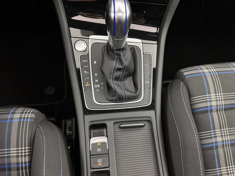 Volkswagen Golf 1.4 TSI PHEV GTE (Plug-in) (INCL-BTW) Aut. *PANO | ADAPTIVE-CRUISE | FULL-LED | DIGI-COCKPIT | BLINDSPOT | HEATED-SPORTSEATS | KEYLESS | NAVI-FULLMAP | AMBIENTLIGHT | SHIFTPADDLES | PRIVACY-GLASS | ECC | PDC | 18''ALU*