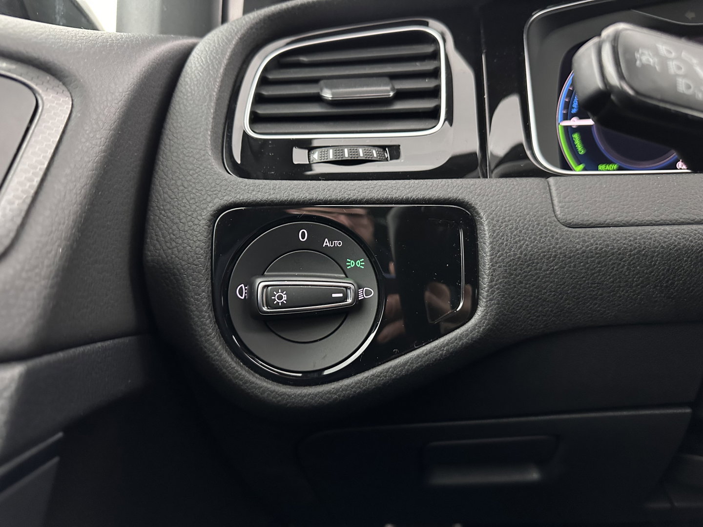 Volkswagen Golf 1.4 TSI PHEV GTE (Plug-in) (INCL-BTW) Aut. *PANO | ADAPTIVE-CRUISE | FULL-LED | DIGI-COCKPIT | BLINDSPOT | HEATED-SPORTSEATS | KEYLESS | NAVI-FULLMAP | AMBIENTLIGHT | SHIFTPADDLES | PRIVACY-GLASS | ECC | PDC | 18''ALU*