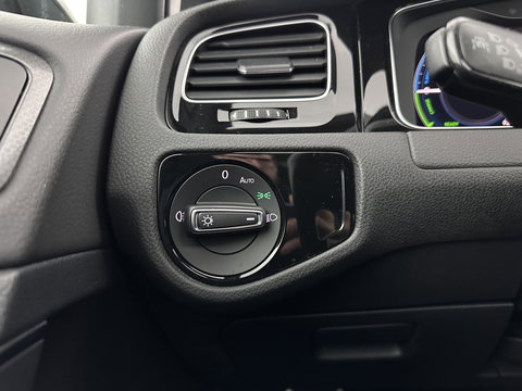 Volkswagen Golf 1.4 TSI PHEV GTE (Plug-in) (INCL-BTW) Aut. *PANO | ADAPTIVE-CRUISE | FULL-LED | DIGI-COCKPIT | BLINDSPOT | HEATED-SPORTSEATS | KEYLESS | NAVI-FULLMAP | AMBIENTLIGHT | SHIFTPADDLES | PRIVACY-GLASS | ECC | PDC | 18''ALU*