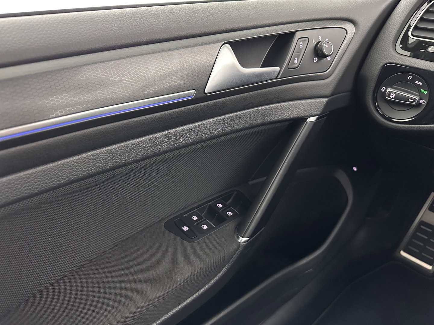 Volkswagen Golf 1.4 TSI PHEV GTE (Plug-in) (INCL-BTW) Aut. *PANO | ADAPTIVE-CRUISE | FULL-LED | DIGI-COCKPIT | BLINDSPOT | HEATED-SPORTSEATS | KEYLESS | NAVI-FULLMAP | AMBIENTLIGHT | SHIFTPADDLES | PRIVACY-GLASS | ECC | PDC | 18''ALU*