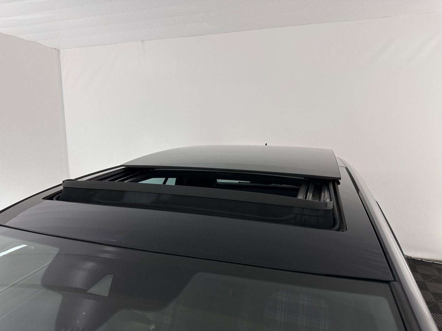 Volkswagen Golf 1.4 TSI PHEV GTE (Plug-in) (INCL-BTW) Aut. *PANO | ADAPTIVE-CRUISE | FULL-LED | DIGI-COCKPIT | BLINDSPOT | HEATED-SPORTSEATS | KEYLESS | NAVI-FULLMAP | AMBIENTLIGHT | SHIFTPADDLES | PRIVACY-GLASS | ECC | PDC | 18''ALU*