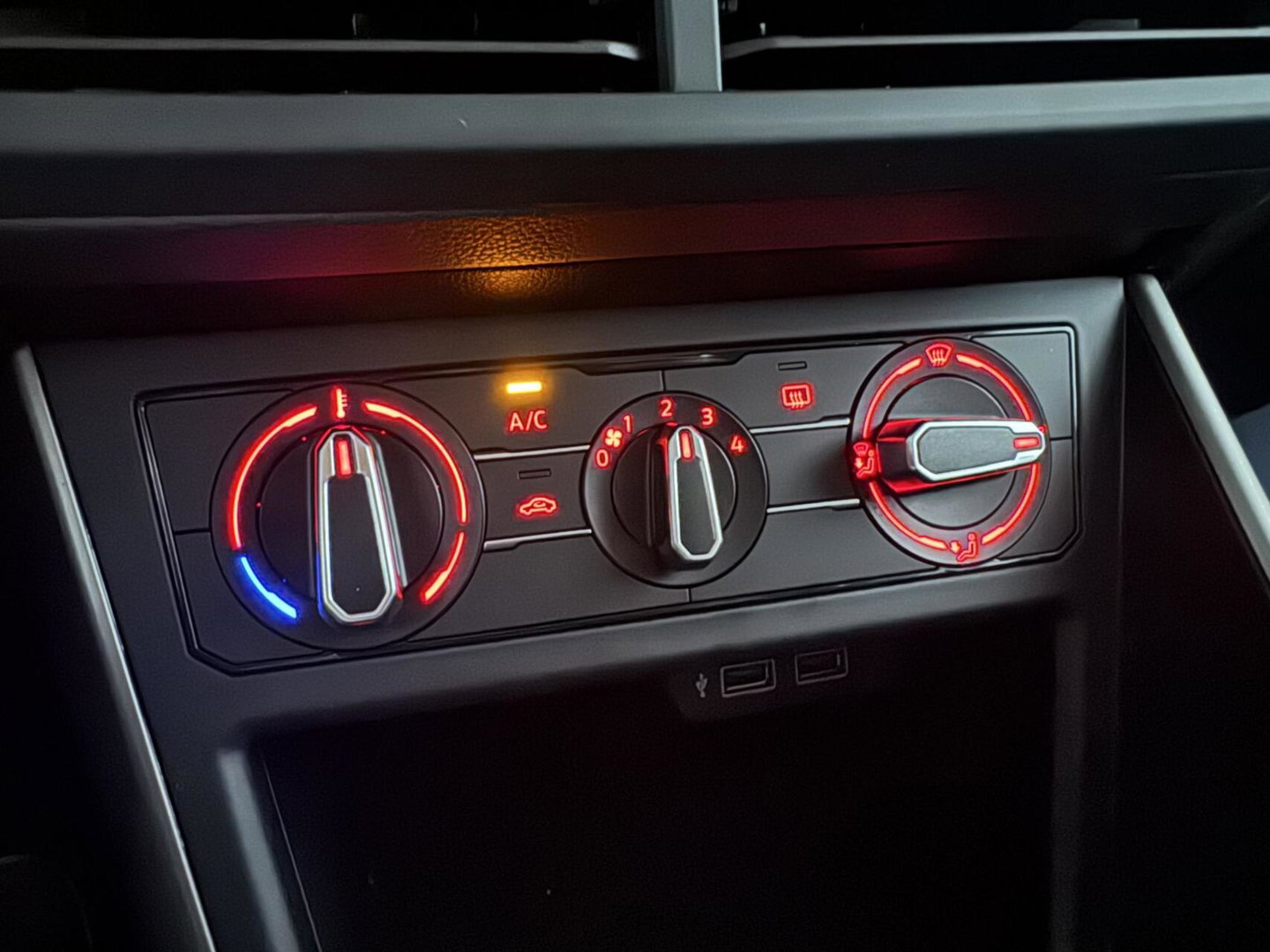 Volkswagen Polo 1.0 TSI CarPlay Navi ACC Airco LM Velgen NAP