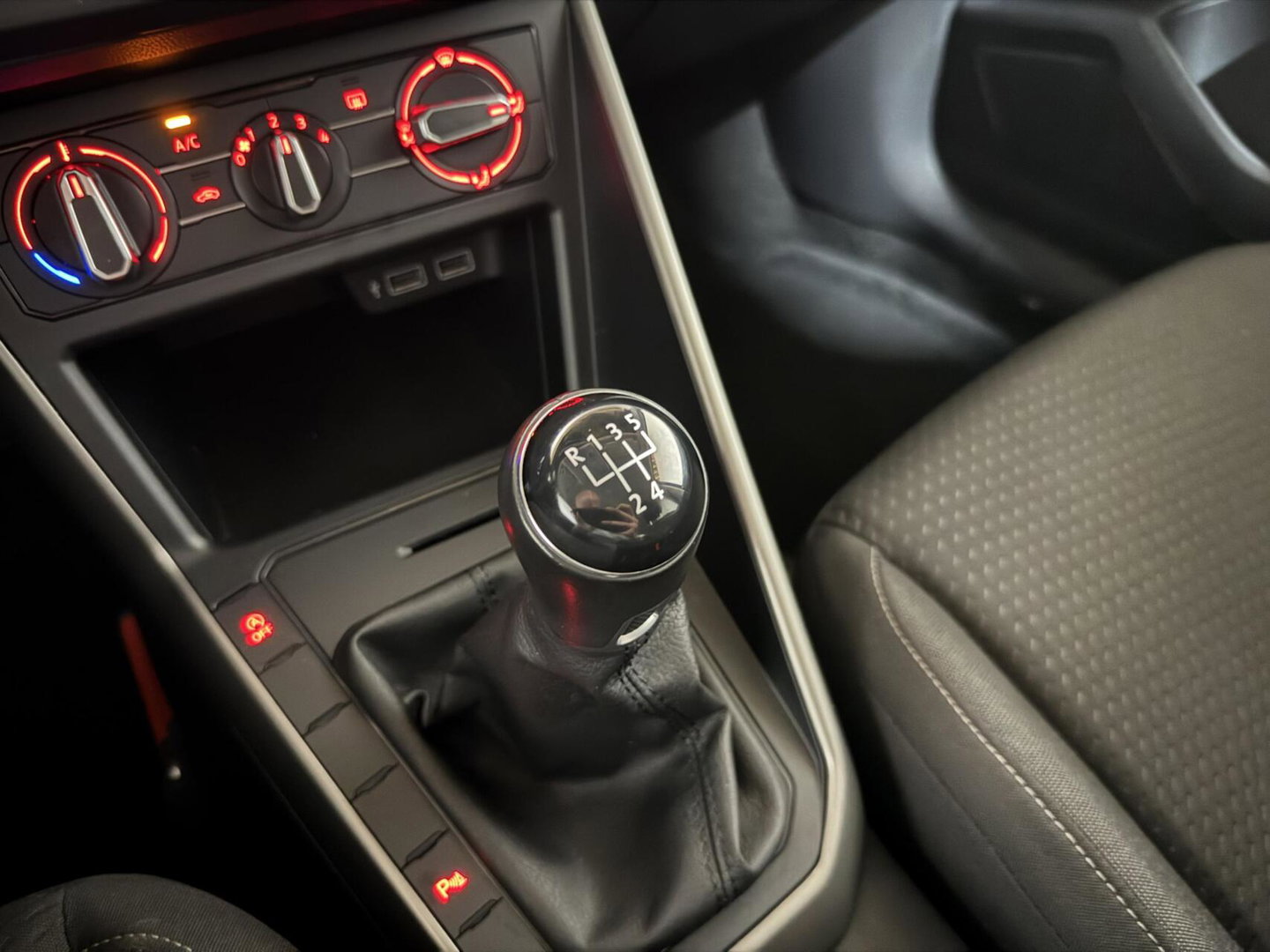 Volkswagen Polo 1.0 TSI CarPlay Navi ACC Airco LM Velgen NAP