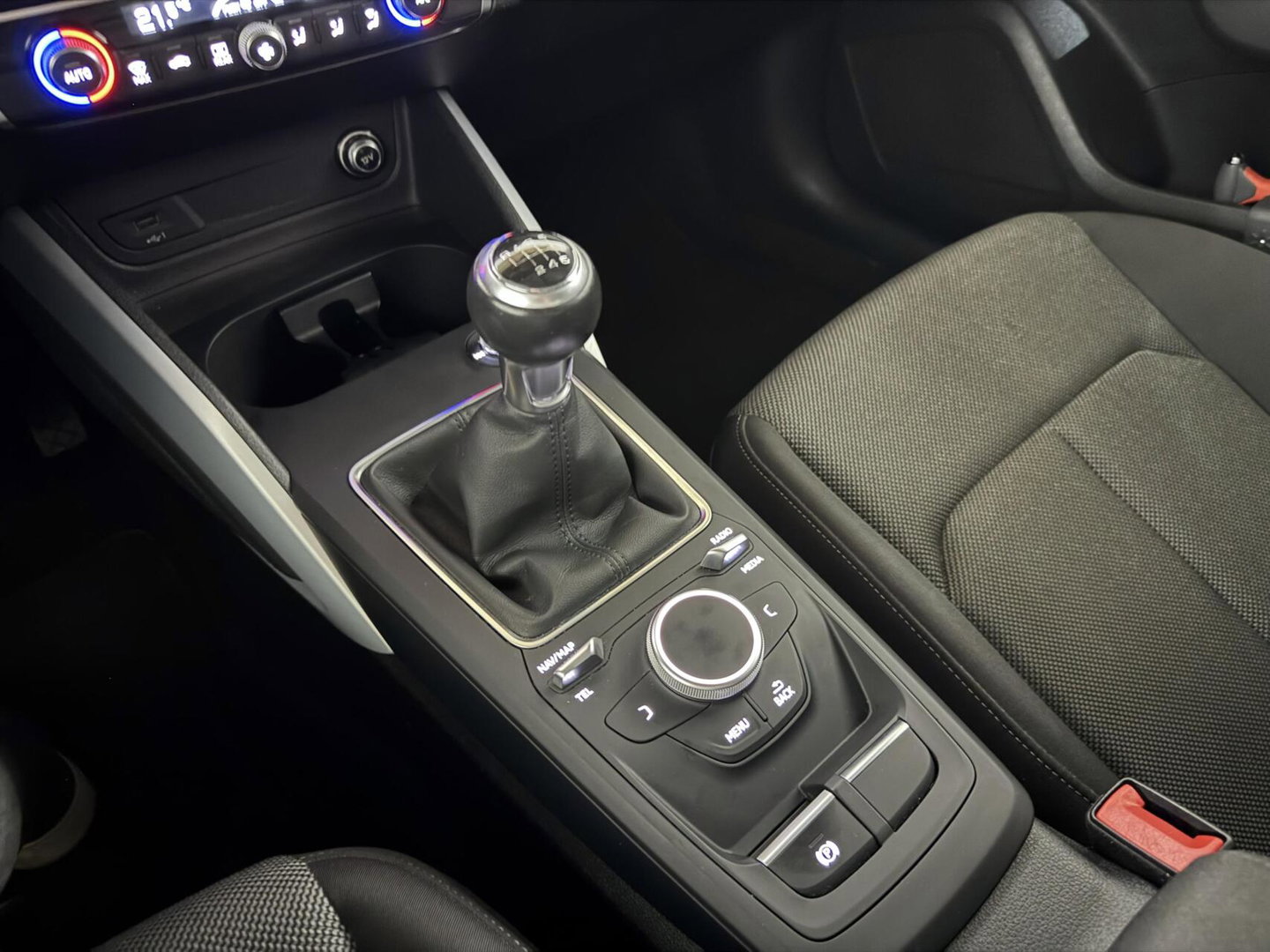 Audi Q2 TFSI 19” S-Line Navi Cruise CarPlay PDC NAP